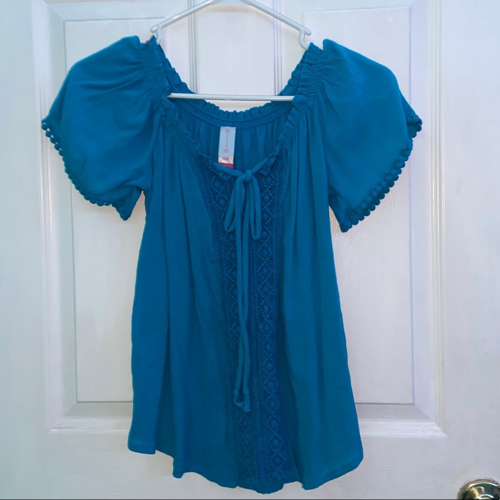 blue off the shoulder crop top
